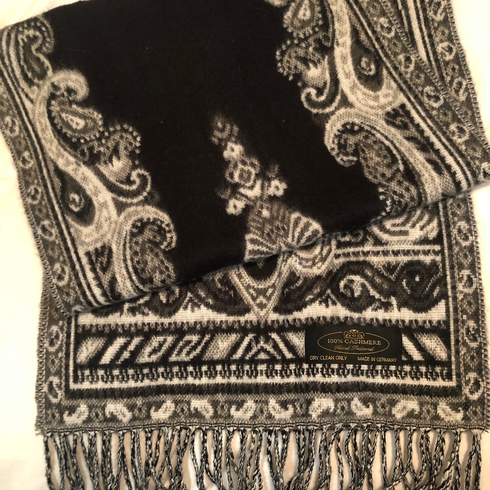 100% Cashmere Scarve